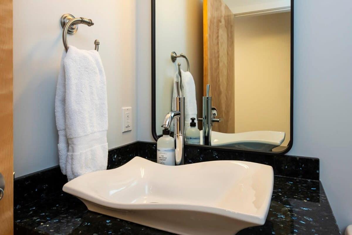 Nn - The Flame - Downtown 1-Bed 2-Bath Villa Whitehorse Exteriör bild