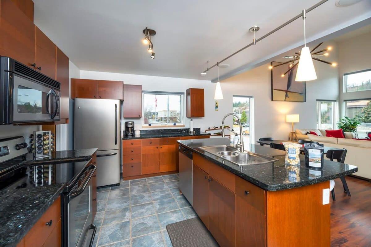 Nn - The Flame - Downtown 1-Bed 2-Bath Villa Whitehorse Exteriör bild